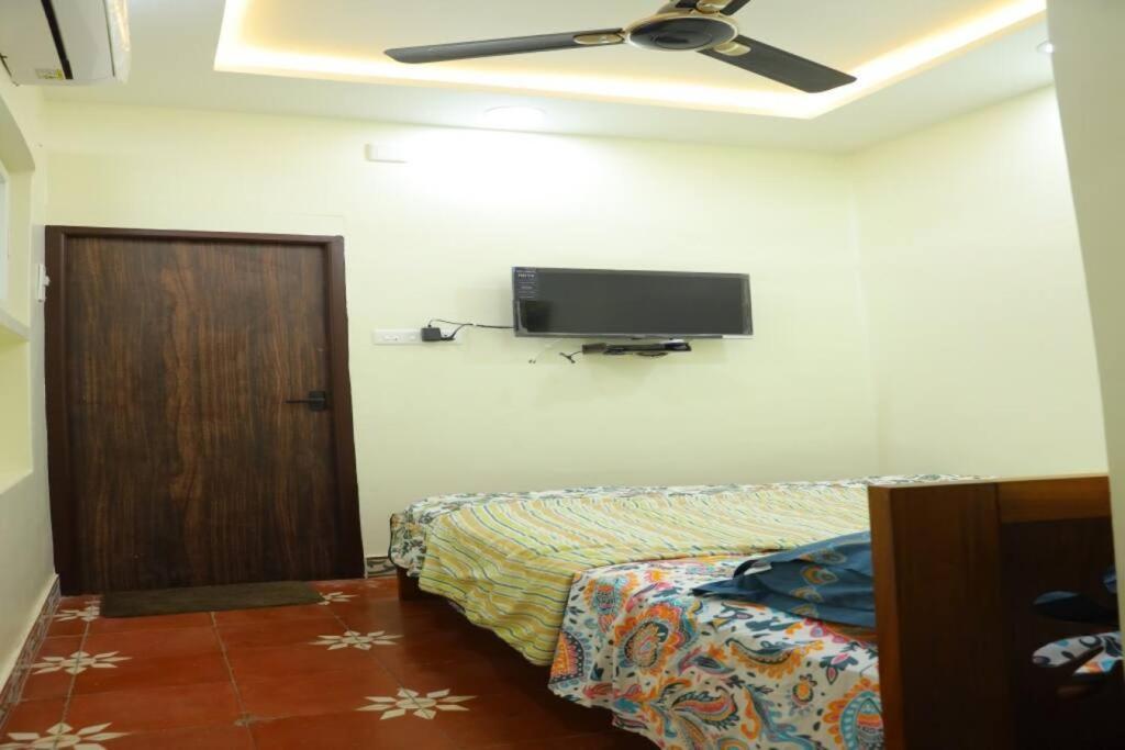 Heritage Home With 3 Bed/3 Bath With Kitchen In A Residential Neighborhood. Madurai Luaran gambar